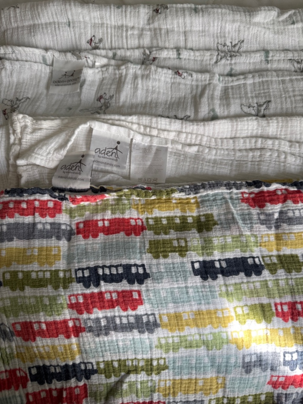 aden + anais Muslin Swaddles - Train Print with White Solids